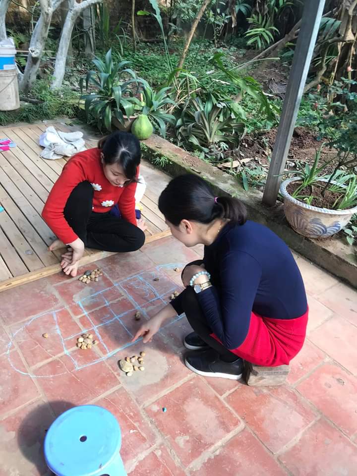 đôi giày bác Dung