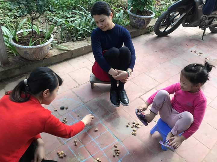 đôi giày bác Dung