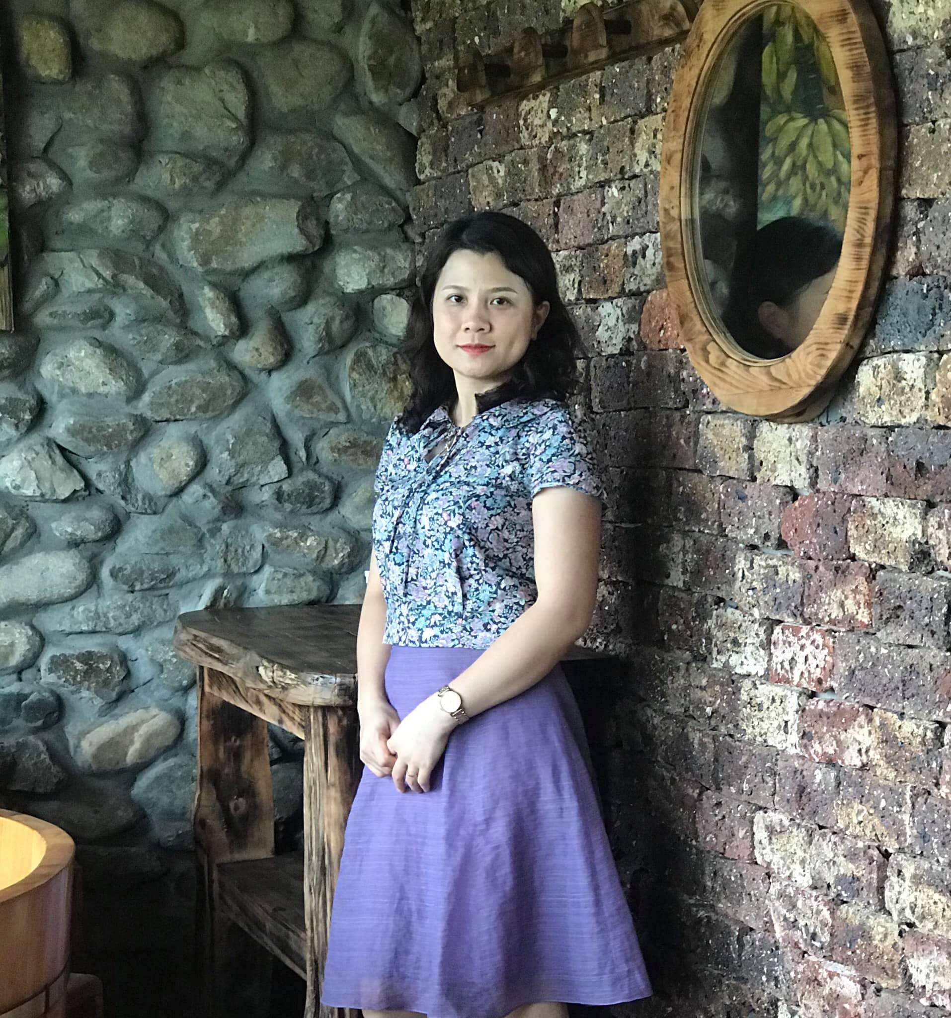 Bác Đỗ Thị Ngọc Dung đi Giày Cao Gót