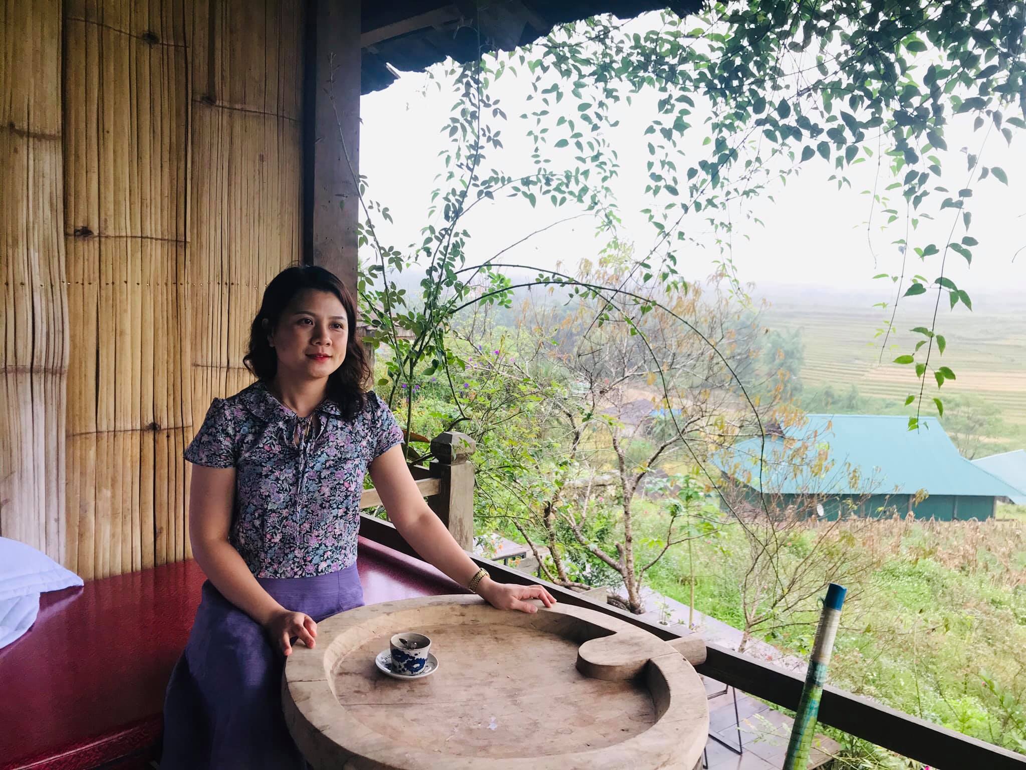 Bác Đỗ Thị Ngọc Dung đi Giày Thể Thao